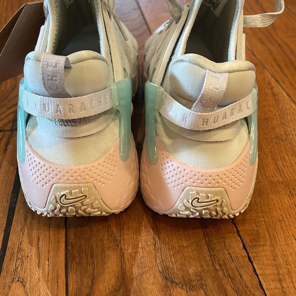 Women’s 9.5 Nike Huaraches NWT - Picture 2 of 4